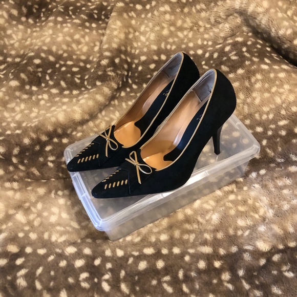 Carlos Santana Black Suede 4" heel Pumps with leather trim, sz 8.5 - Picture 1 of 10